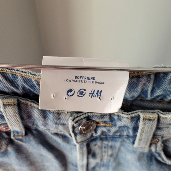 H & M Boyfriend Distressed Jeans. - Picture 4 of 6